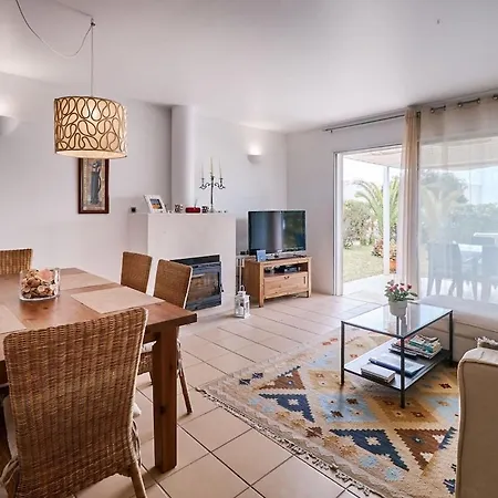 Schoenes Reihenhaus Casa Azul Mit Meerblick Und Gemeinschaftspool