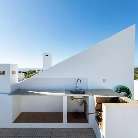 Schoenes Reihenhaus Casa Azul Mit Meerblick Und Gemeinschaftspool * Porches (Algarve)